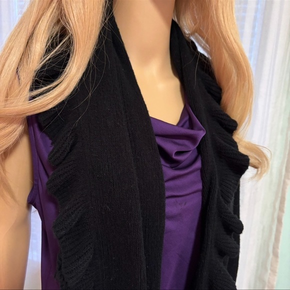 TOP IT OFF RUFFLE WRAP IN BLACK IN EXCELLENT CONDITION - Picture 2 of 2